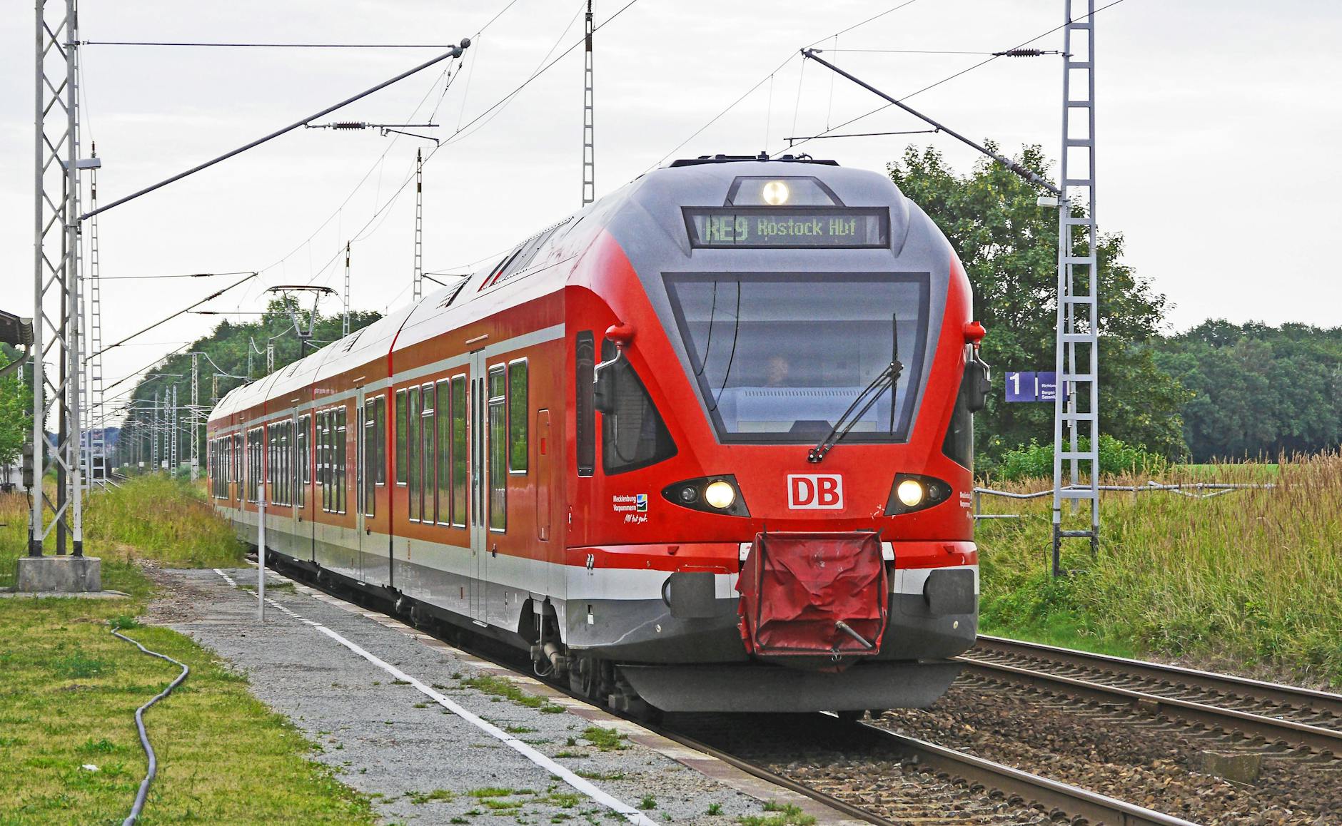 Photo by Pixabay on <a href="https://www.pexels.com/photo/red-train-on-tracks-with-green-grass-beside-under-bright-sky-159148/" rel="nofollow">Pexels.com</a>