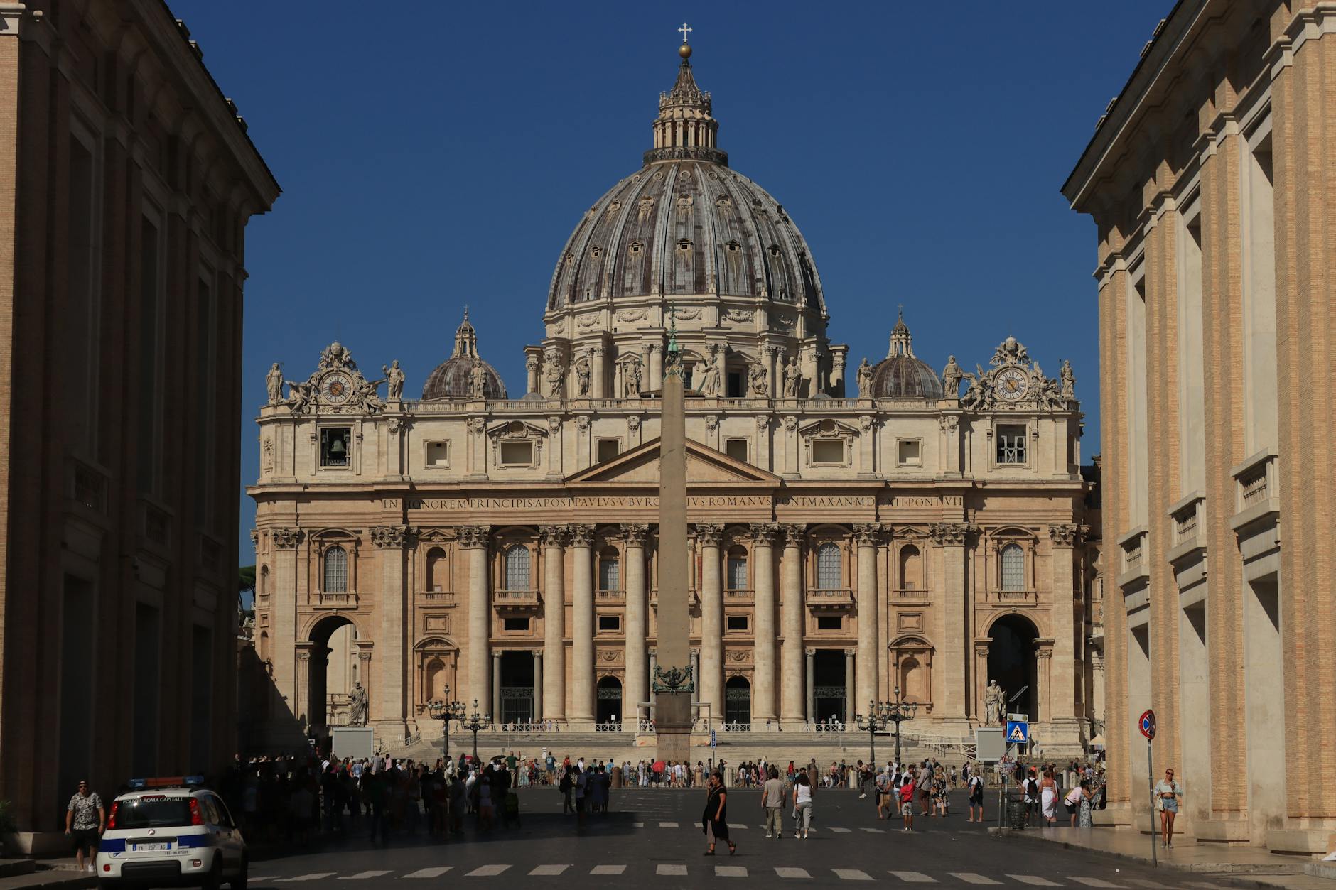  Pope Francis Urges Family Businesses  